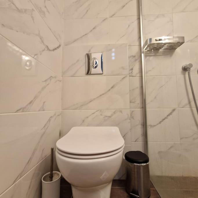 Chic Apt Near Acropolis - Avdi Square Athen Eksteriør bilde