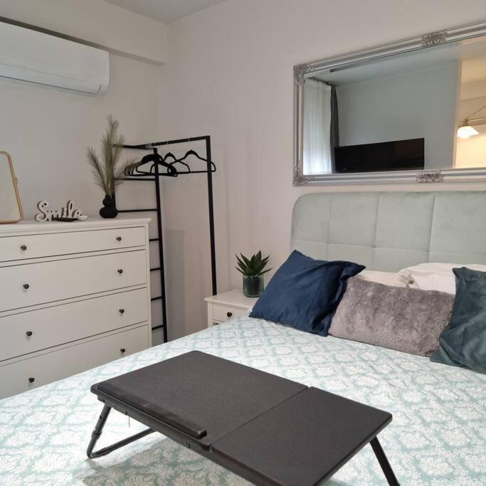 Chic Apt Near Acropolis - Avdi Square Athen Eksteriør bilde