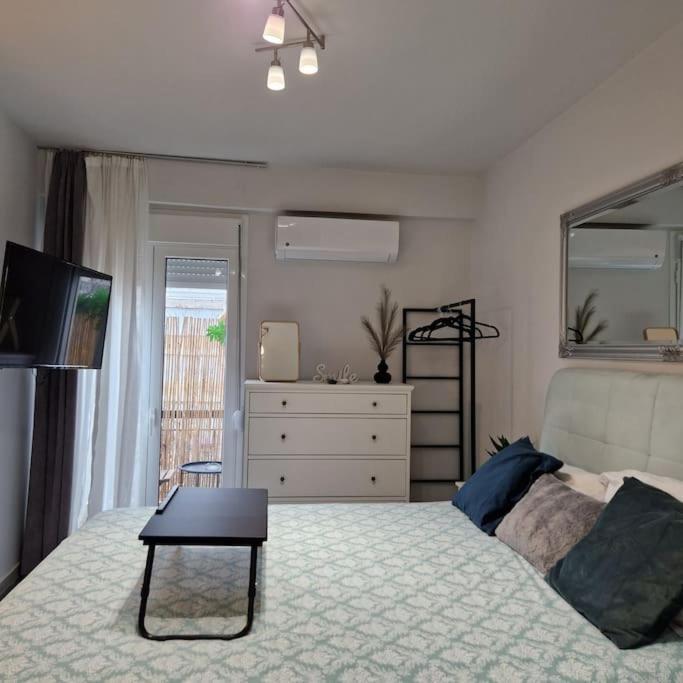 Chic Apt Near Acropolis - Avdi Square Athen Eksteriør bilde